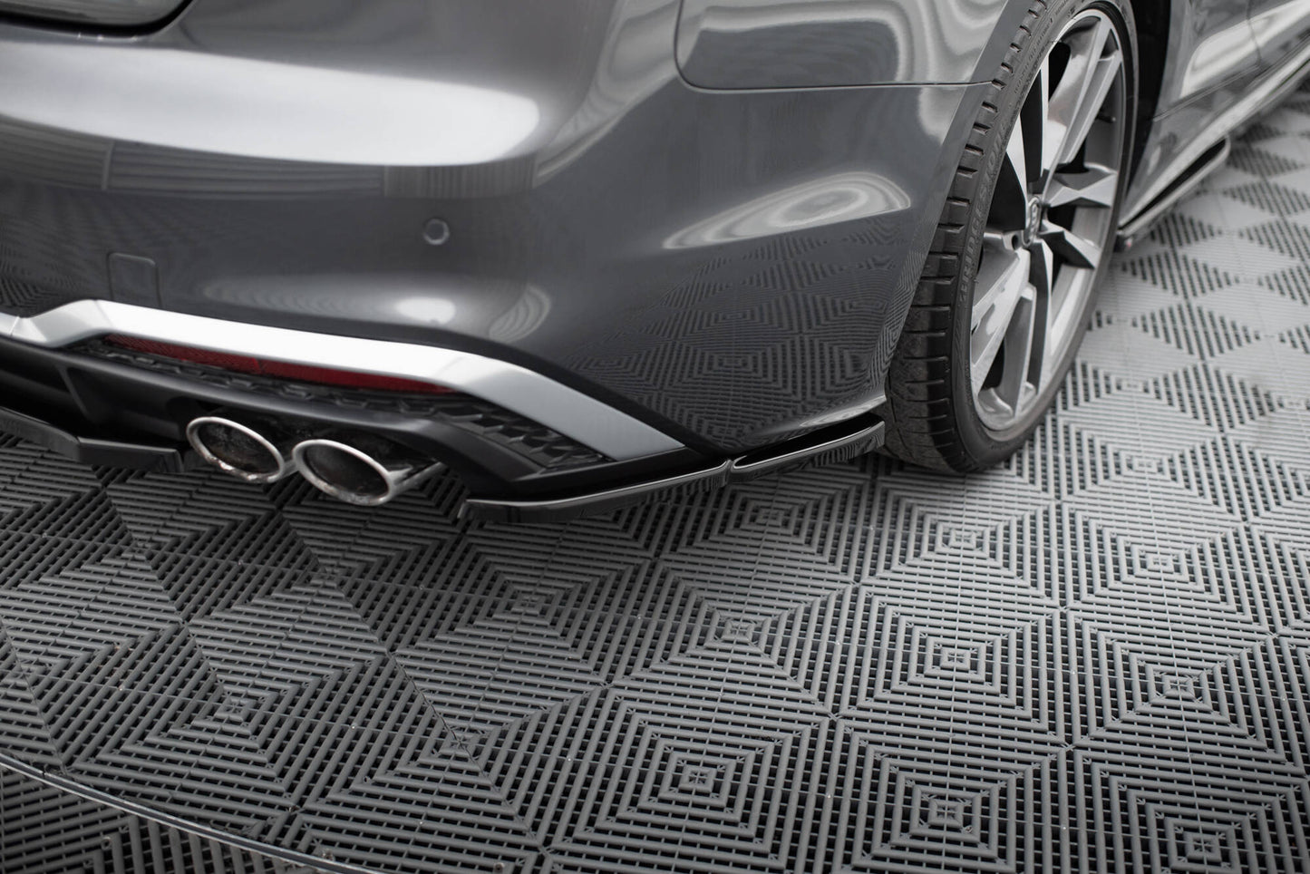 Heck Ansatz Flaps Diffusor für Audi S5 Sportback / Coupe F5 Facelift schwarz Hochglanz