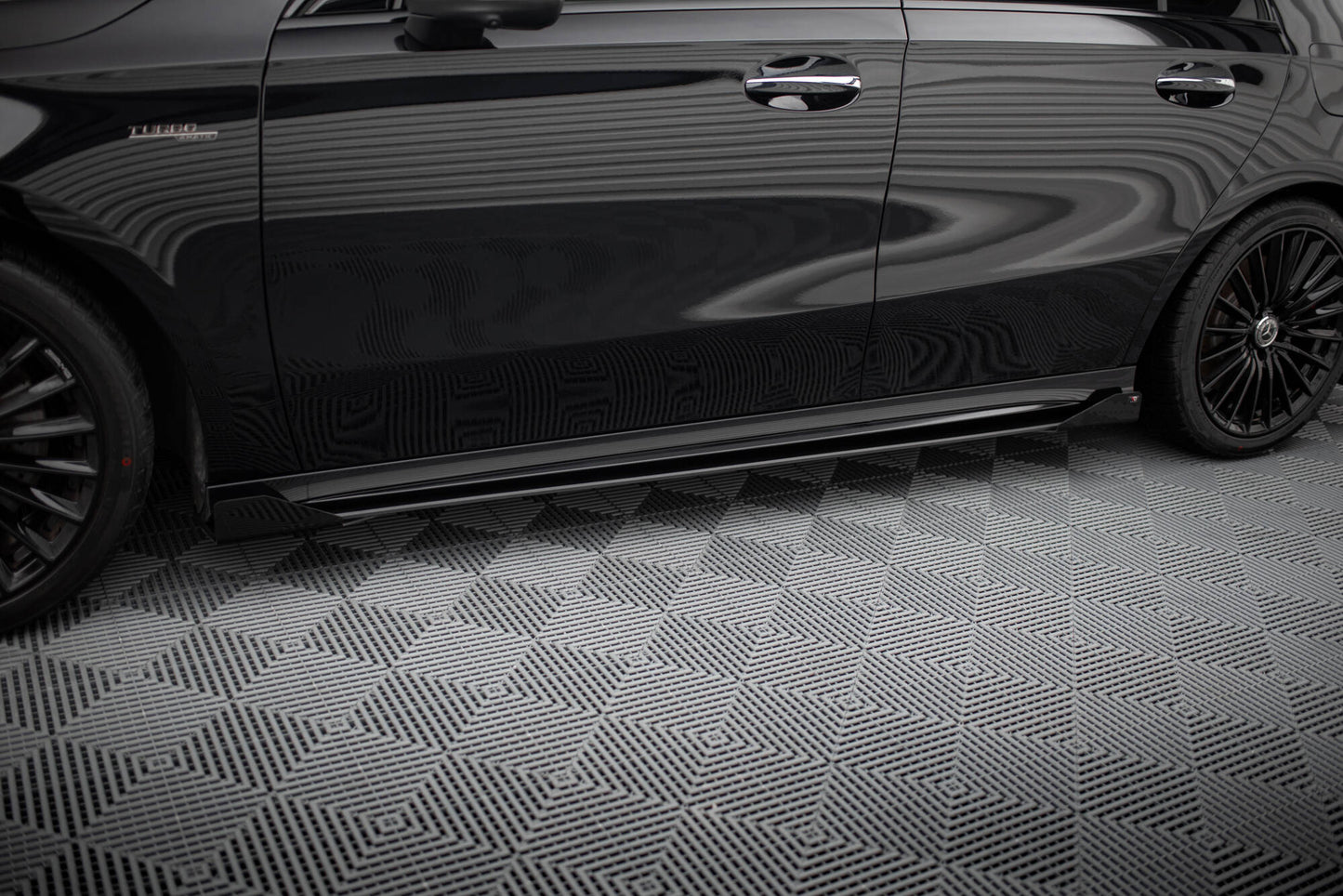 Seitenschweller Flaps für Mercedes-AMG A35 W177 Facelift schwarz Hochglanz