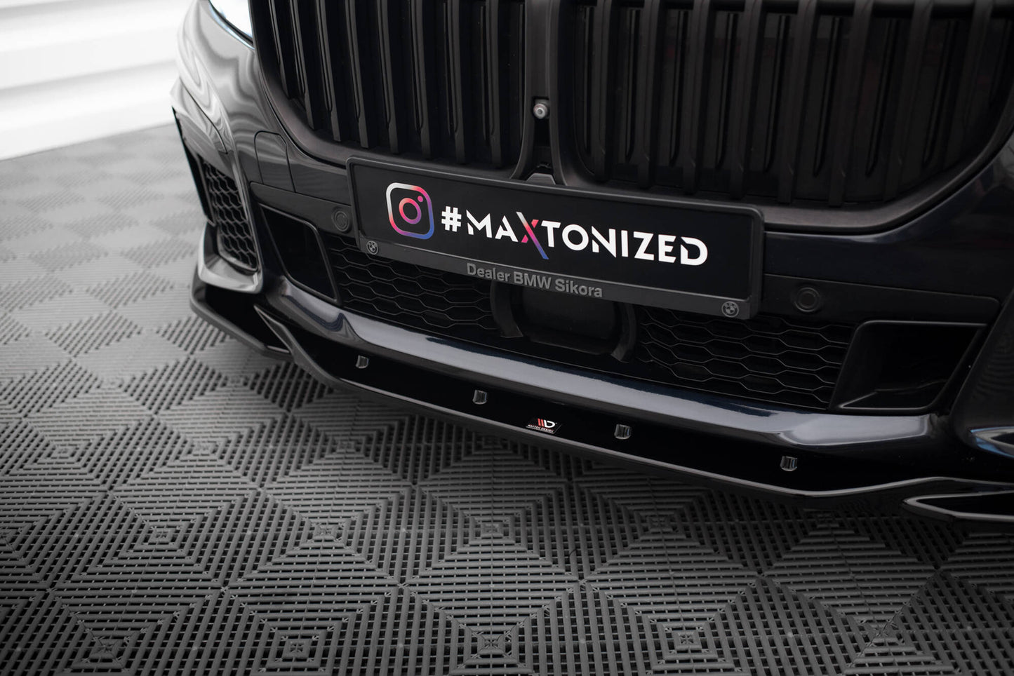Front Ansatz V.3 für BMW 7 M-Paket G11 / G12 Facelift schwarz Hochglanz