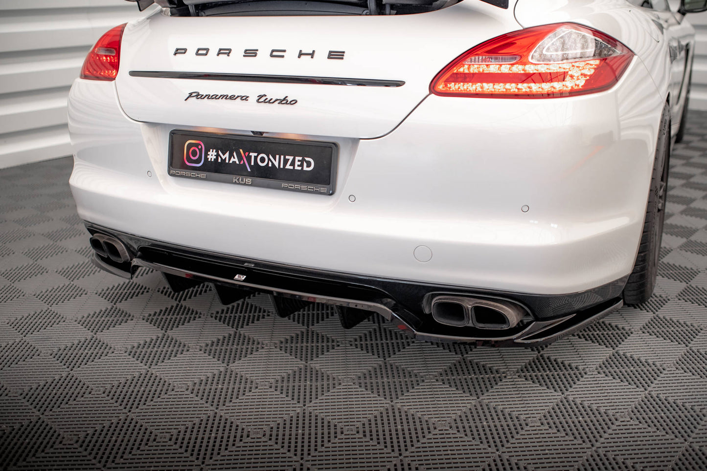 Mittlerer Cup Diffusor DTM Look Heck Ansatz für Porsche Panamera Turbo 970 schwarz Hochglanz