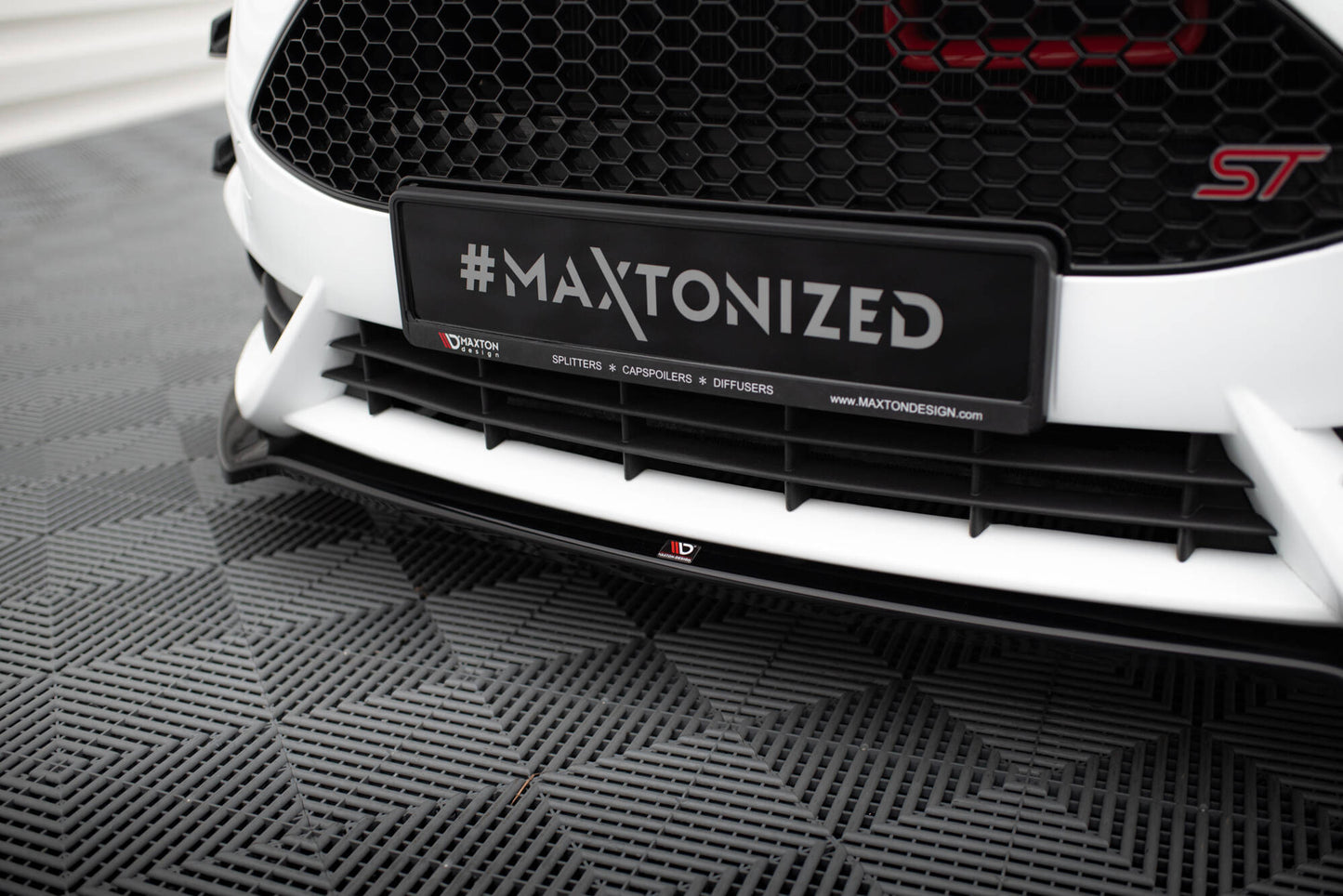 Front Ansatz V.5 für Ford Fiesta ST Mk7 Facelift schwarz Hochglanz