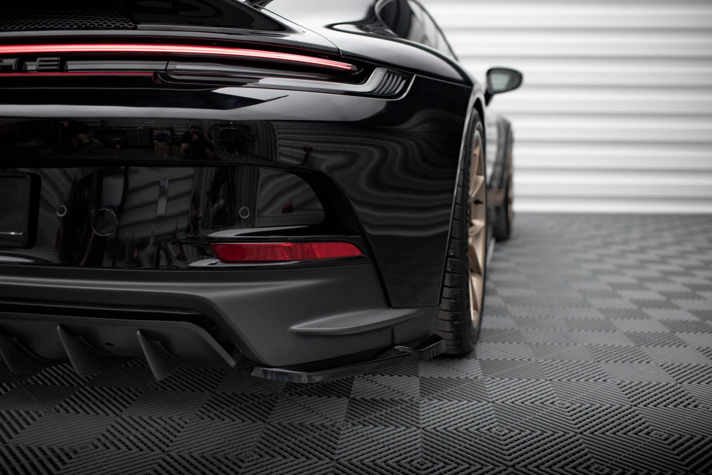 Heck Ansatz Flaps Diffusor für Porsche 911 992 GT3 schwarz Hochglanz