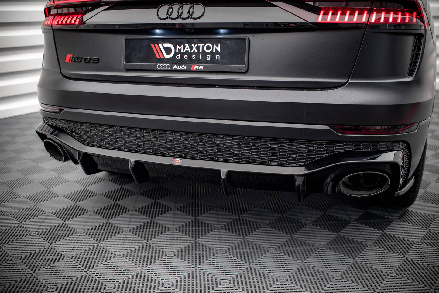 Diffusor Heck Ansatz für Audi RSQ8 Mk1 schwarz Hochglanz