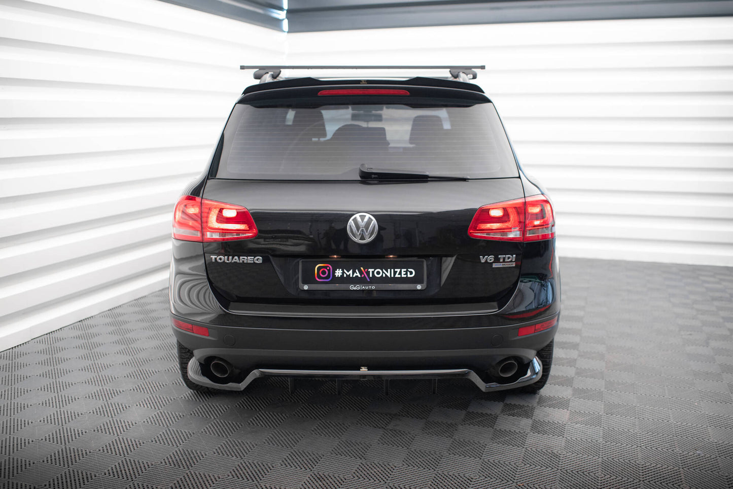 Mittlerer Cup Diffusor DTM Look Heck Ansatz für VW Touareg Mk2 schwarz Hochglanz