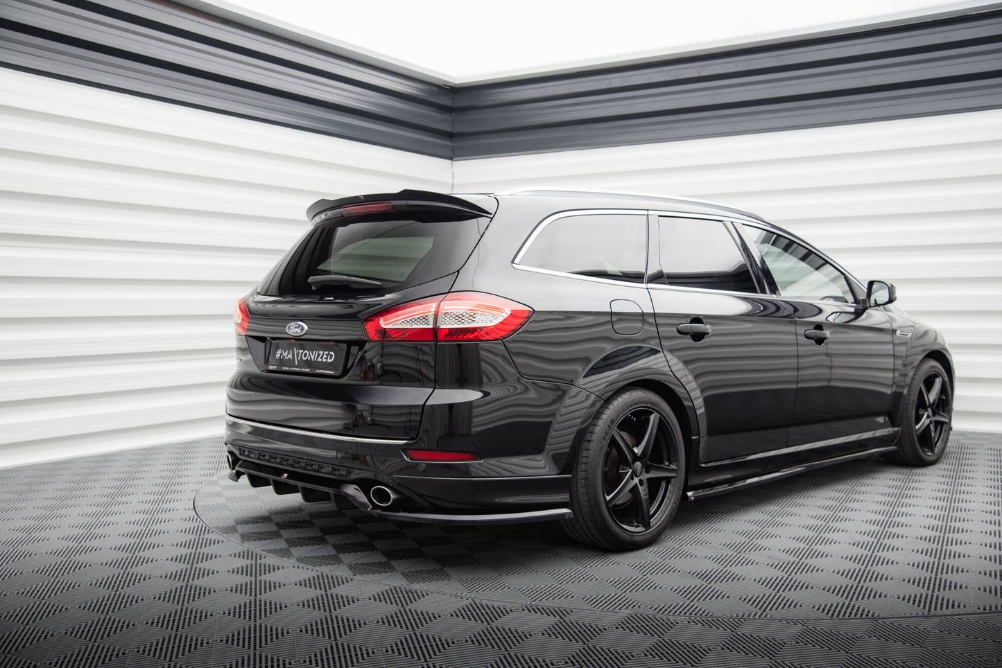 Mittlerer Cup Diffusor DTM Look Heck Ansatz für Ford Mondeo ST-Line Kombi Mk4 Facelift schwarz Hochglanz