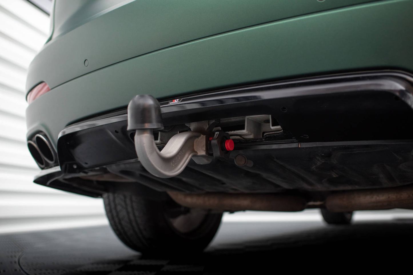 Mittlerer Cup Diffusor DTM Look Heck Ansatz für Maserati Levante Mk1 schwarz Hochglanz