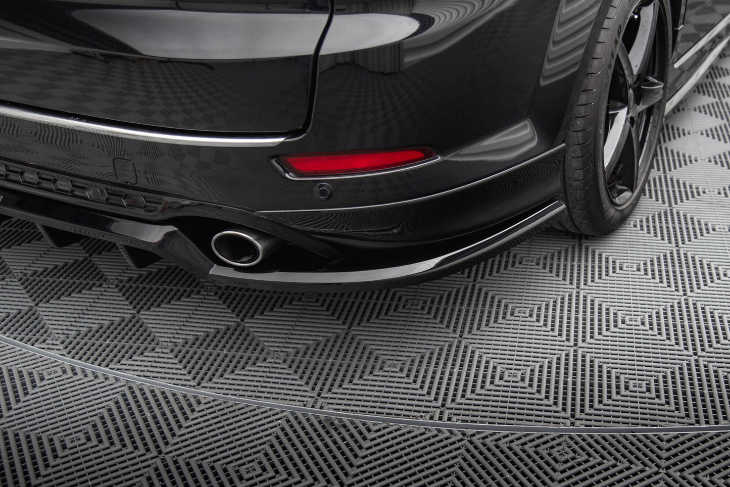 Mittlerer Cup Diffusor DTM Look Heck Ansatz für Ford Mondeo ST-Line Kombi Mk4 Facelift schwarz Hochglanz