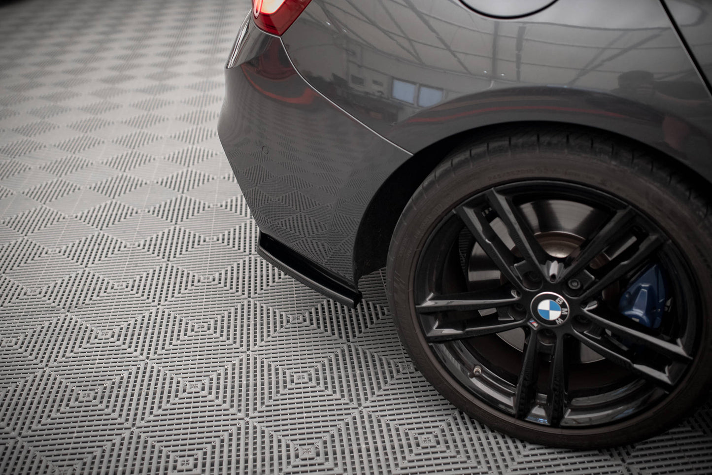 Heck Ansatz Flaps Diffusor für BMW 1er F20/F21 M-Power Facelift Carbon Look