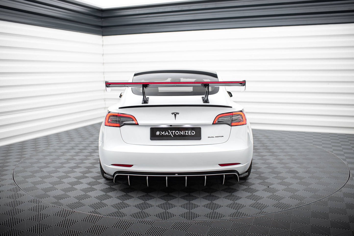 Carbon Spoiler + LED Tesla Model 3