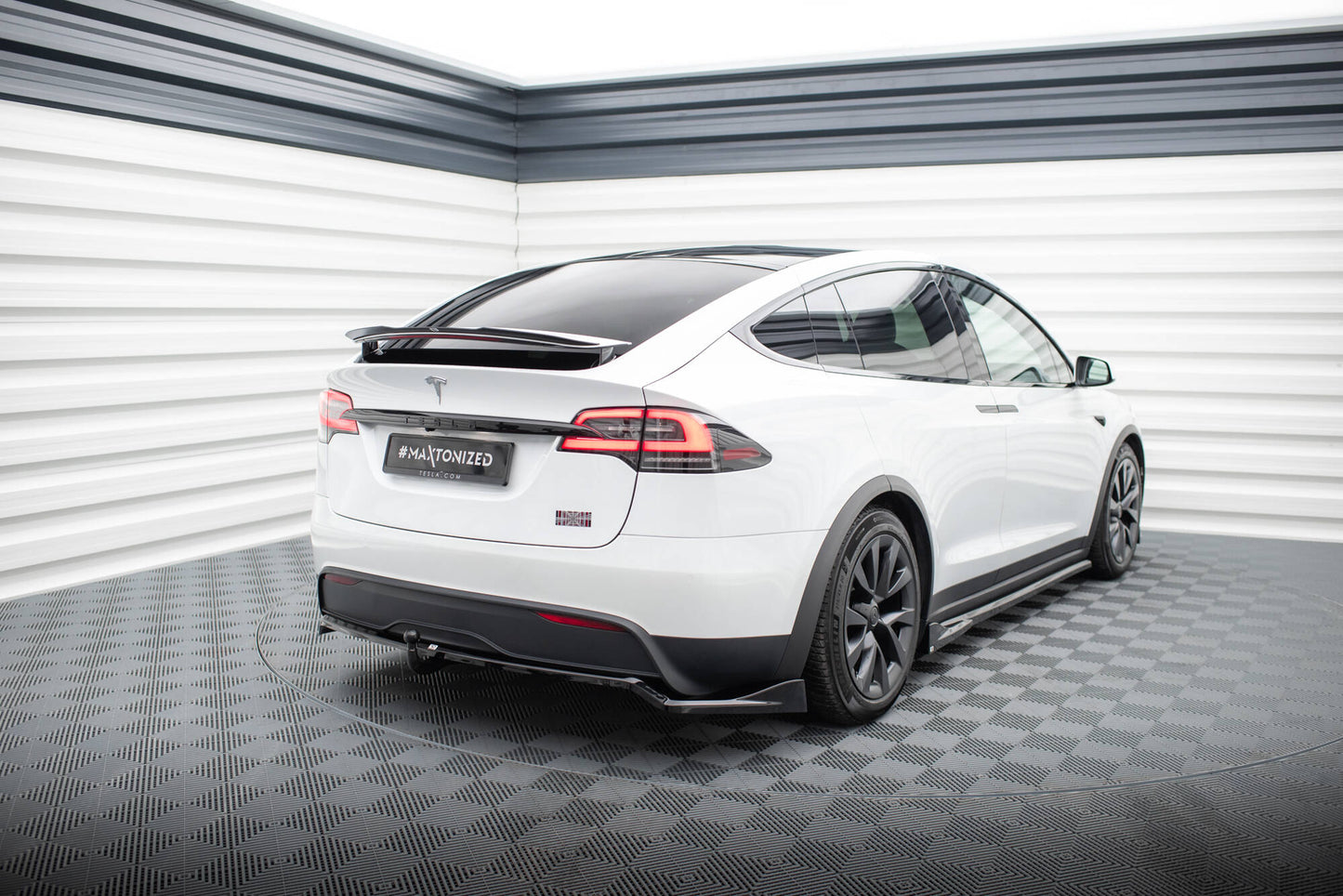 Mittlerer Cup Diffusor DTM Look Heck Ansatz für Tesla Model X Mk1 Facelift schwarz Hochglanz