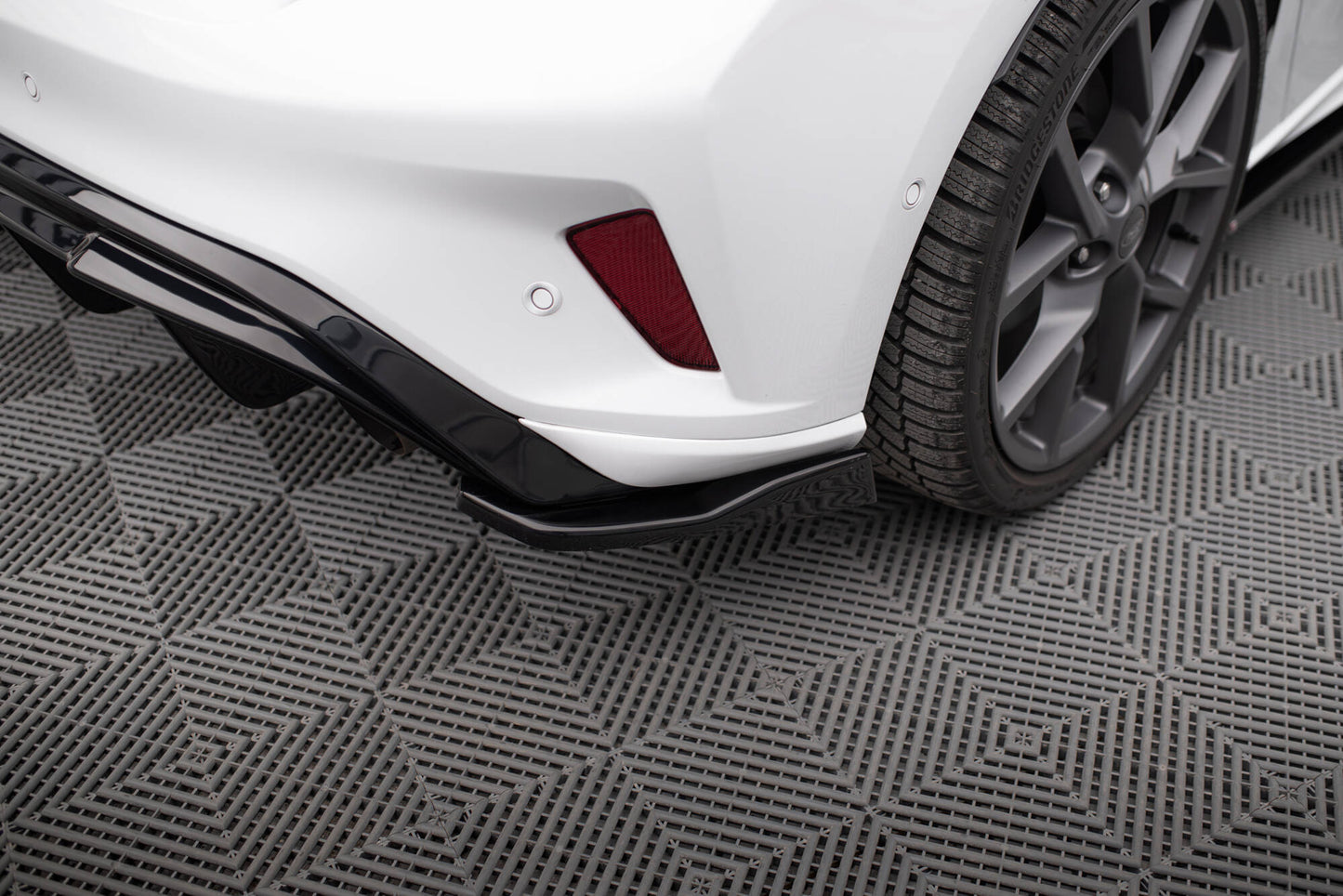 Heck Ansatz Flaps Diffusor V.3 für (Für heckansatz v.2) Ford Focus Hatchback ST Mk4 schwarz Hochglanz
