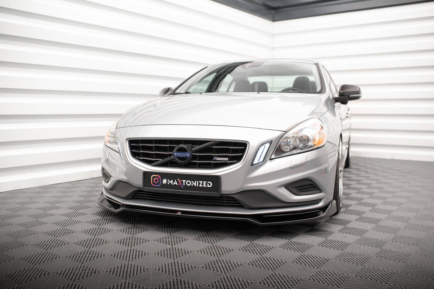 Front Ansatz V.2 für Volvo S60 R-Design Mk2 schwarz Hochglanz