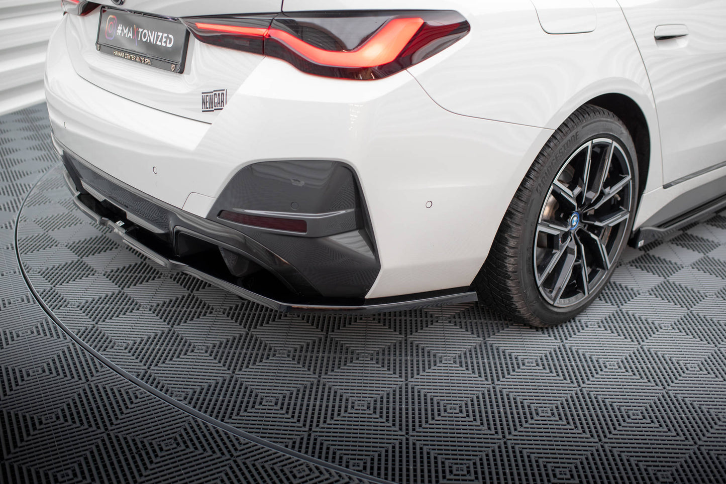 Mittlerer Cup Diffusor DTM Look Heck Ansatz für V.1 BMW i4 M-Paket G26 schwarz Hochglanz