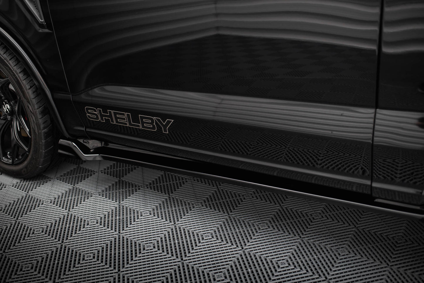 Seitenschweller Ansatz für Shelby F150 Super Snake schwarz Hochglanz