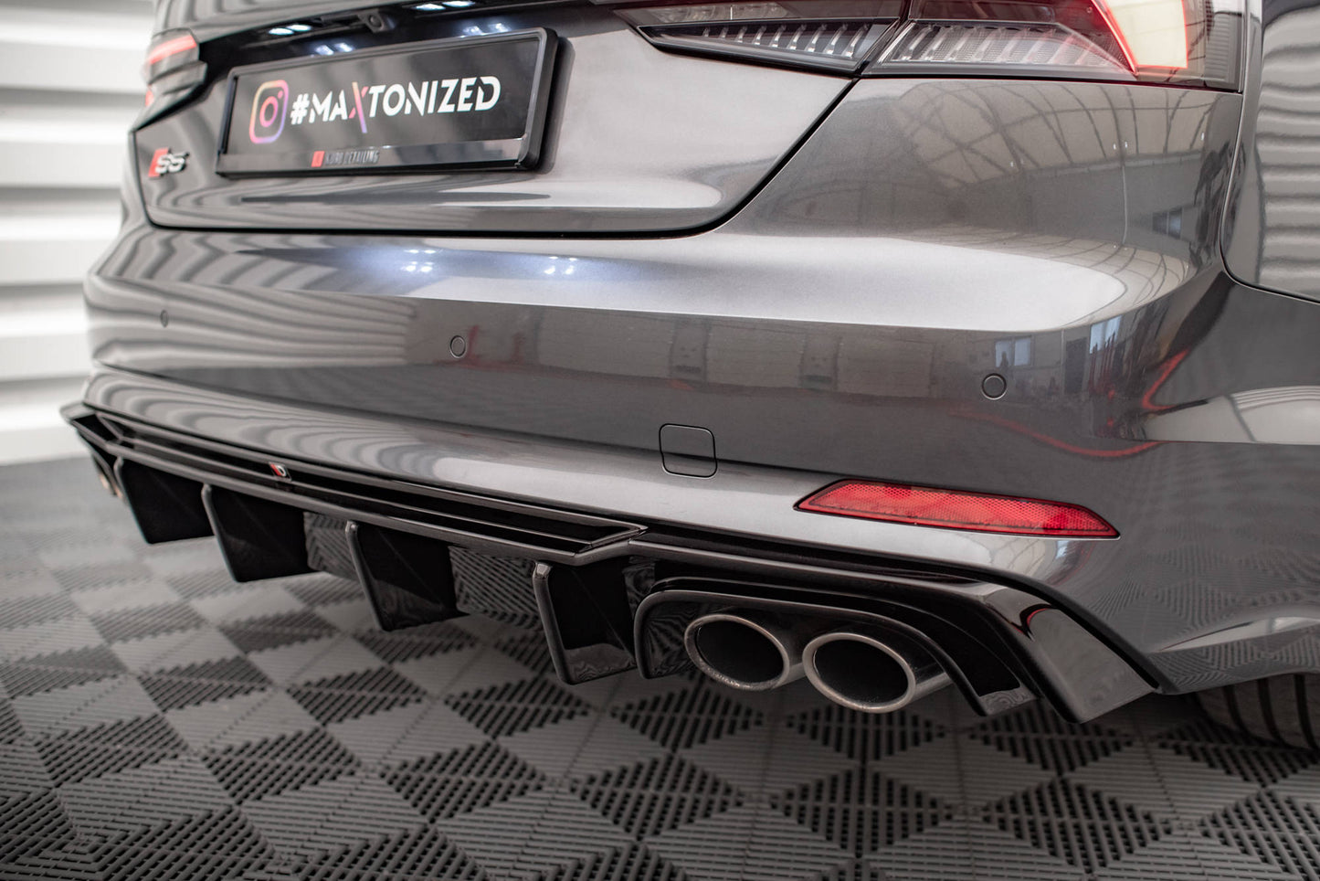 Diffusor Heck Ansatz für Audi S5 F5 Coupe / Sportback schwarz Hochglanz