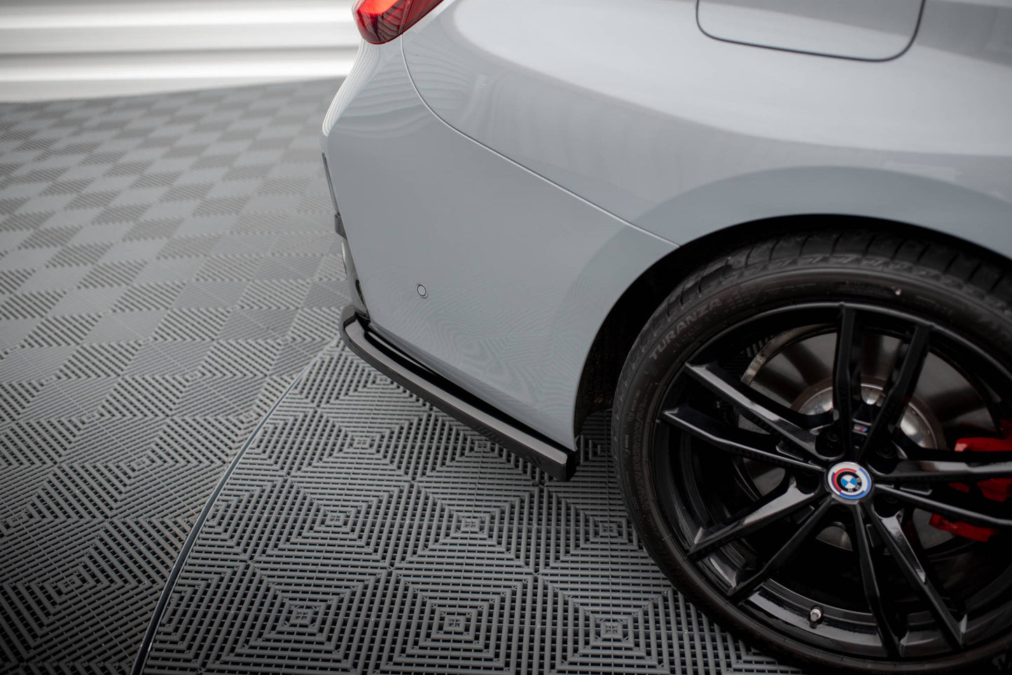 Heck Ansatz Flaps Diffusor für BMW M340i G20 / G21 Facelift schwarz Hochglanz