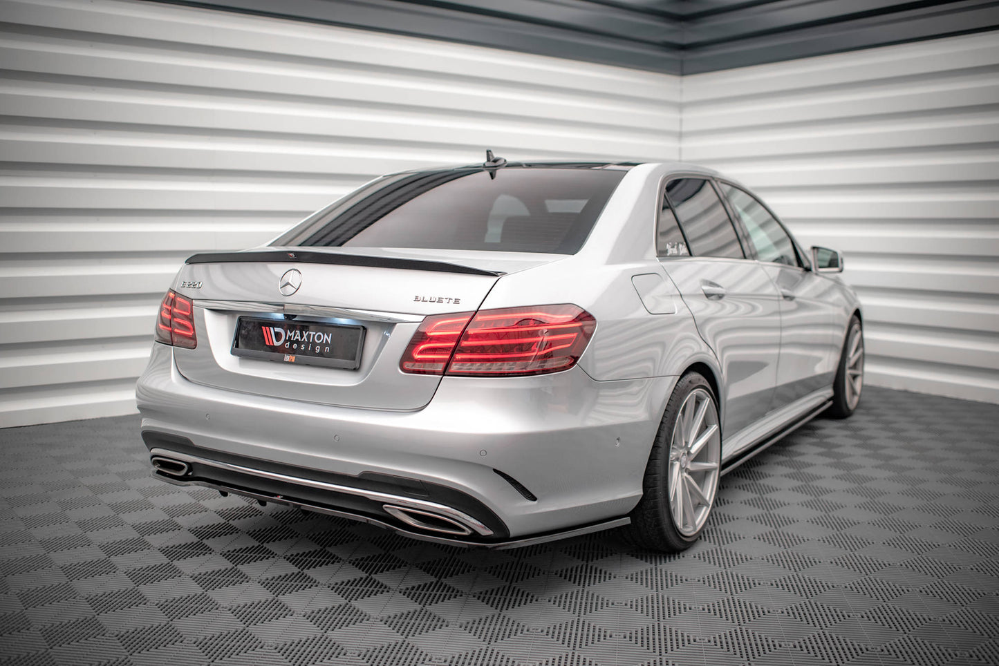 Spoiler CAP für Mercedes-Benz E63 AMG / AMG-Line / Standard Limousine W212 Facelift schwarz Hochglanz