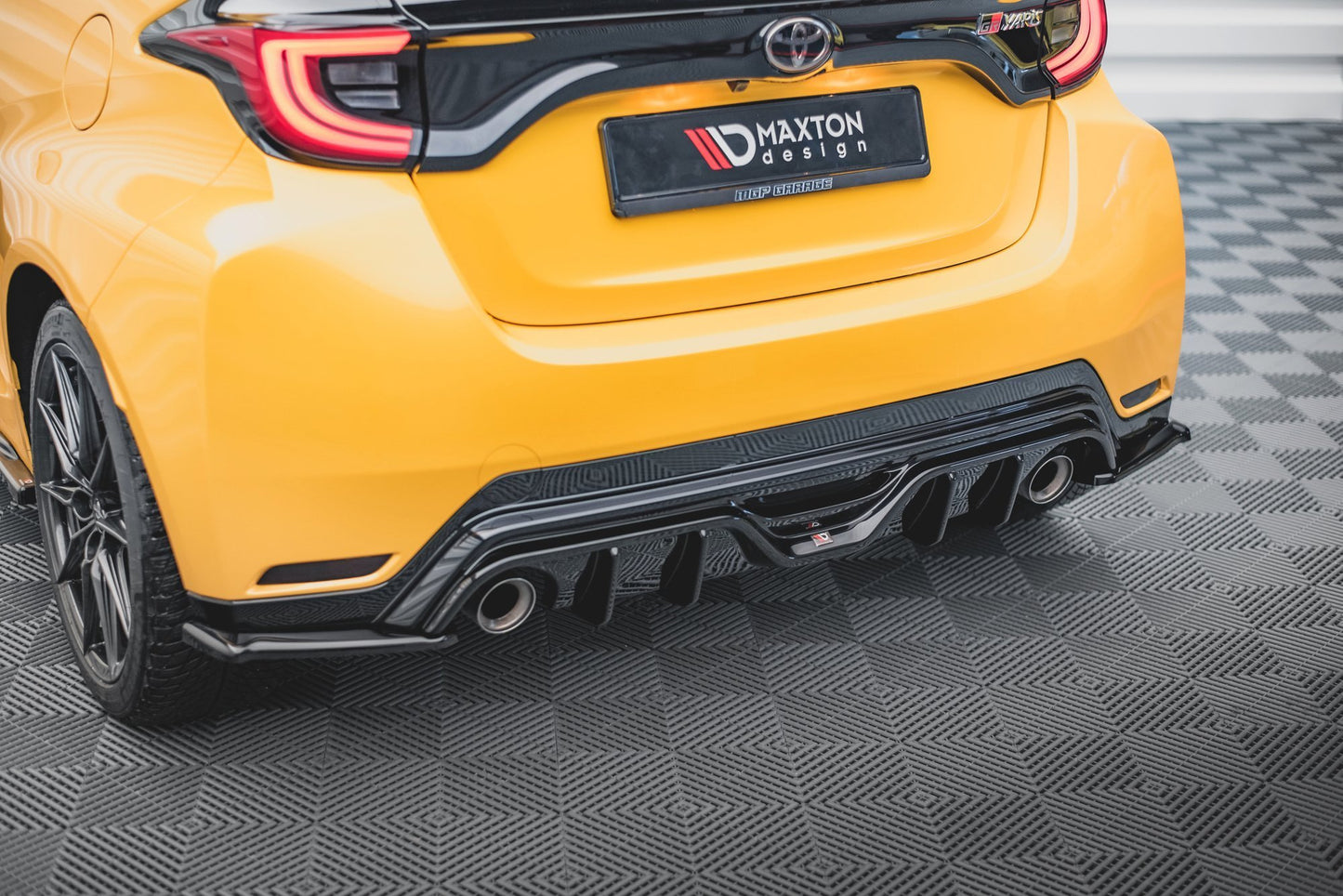 Heck Ansatz Flaps Diffusor V.3 für Toyota GR Yaris Mk4 schwarz Hochglanz
