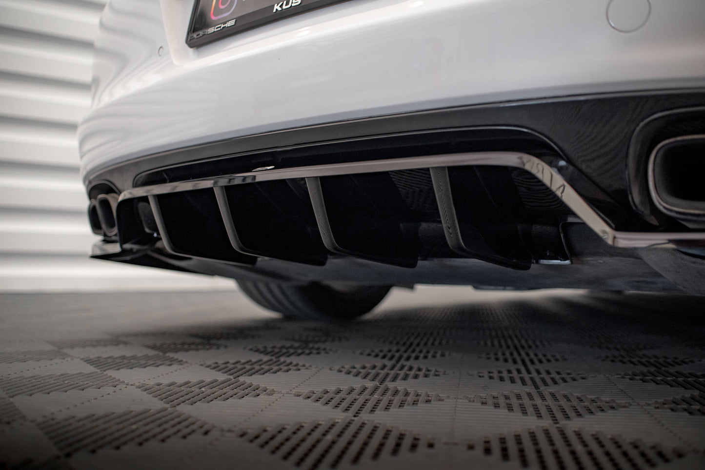 Mittlerer Cup Diffusor DTM Look Heck Ansatz für Porsche Panamera Turbo 970 schwarz Hochglanz