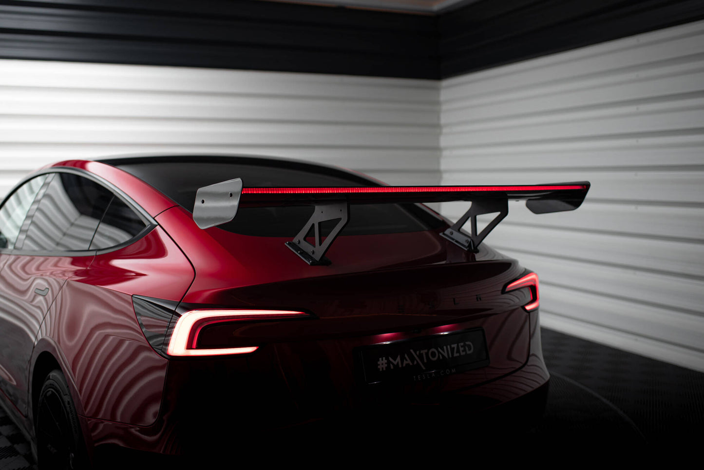 Carbon Spoiler + LED Tesla Model 3