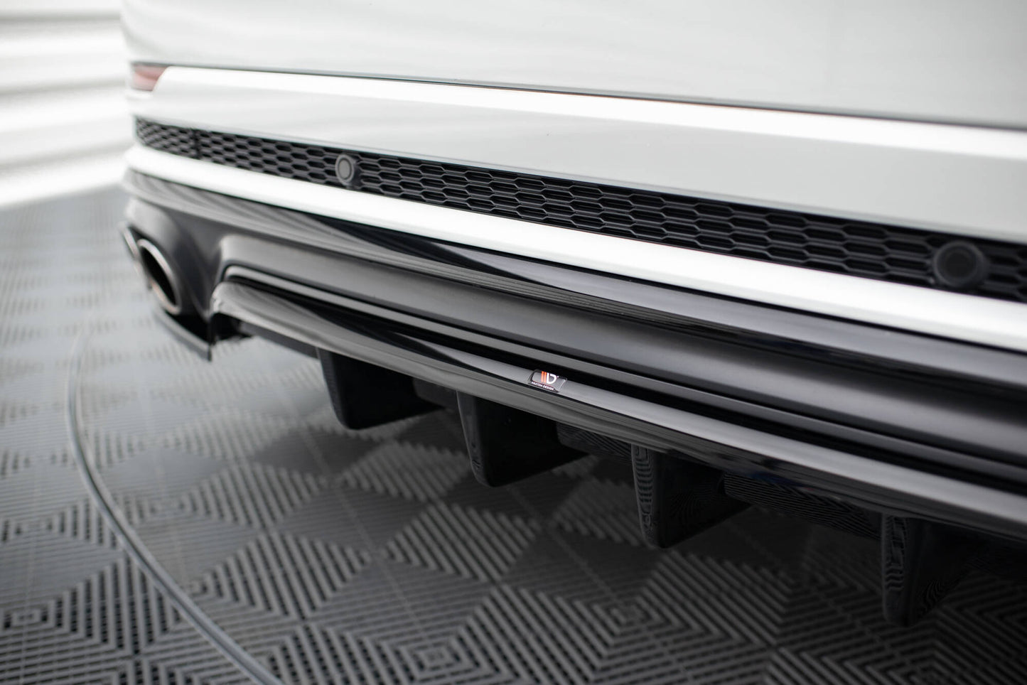 Mittlerer Cup Diffusor DTM Look Heck Ansatz für Audi SQ8 Mk1 schwarz Hochglanz