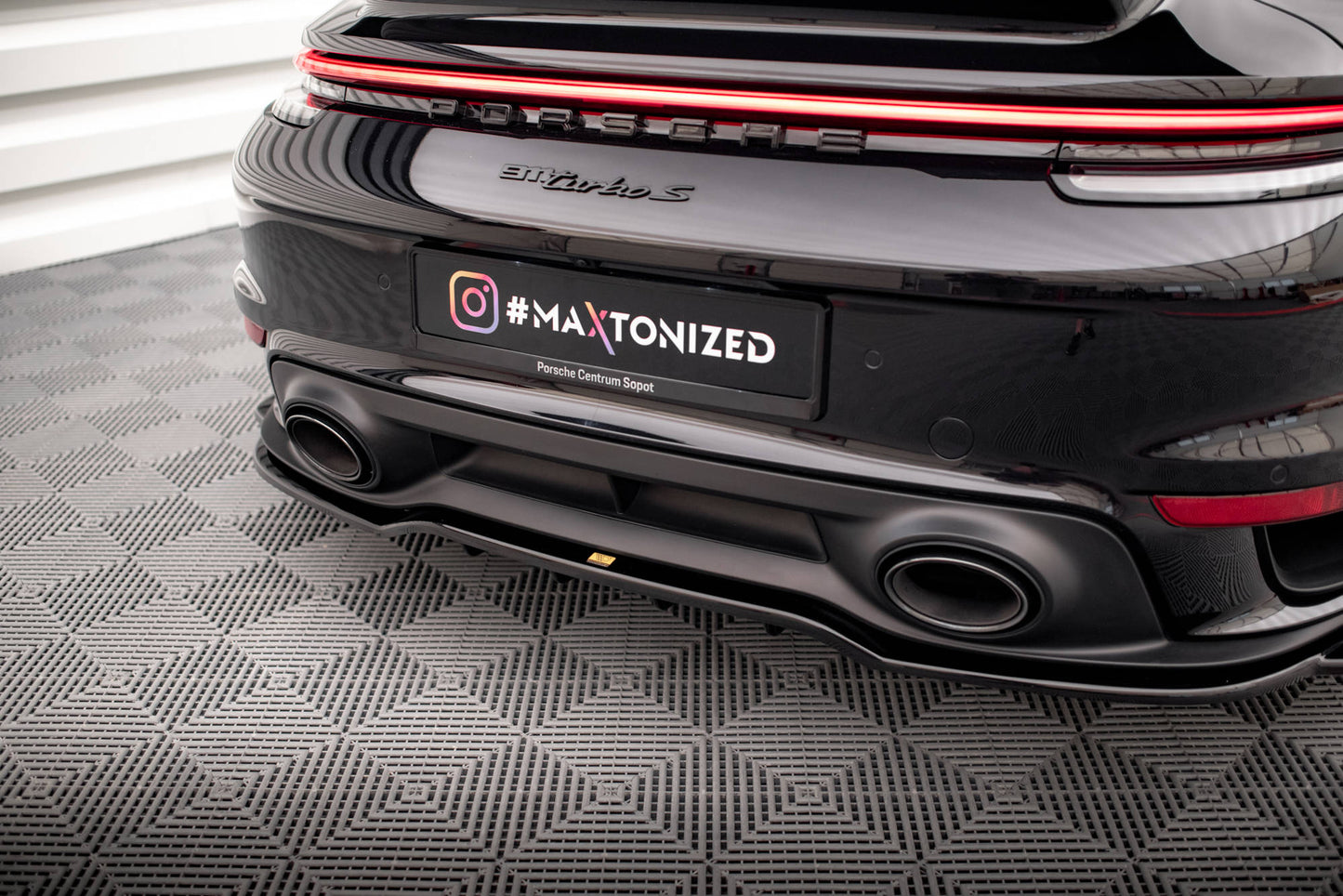 Mittlerer Cup Diffusor DTM Look Heck Ansatz für Porsche 911 Turbo S 992 schwarz Hochglanz