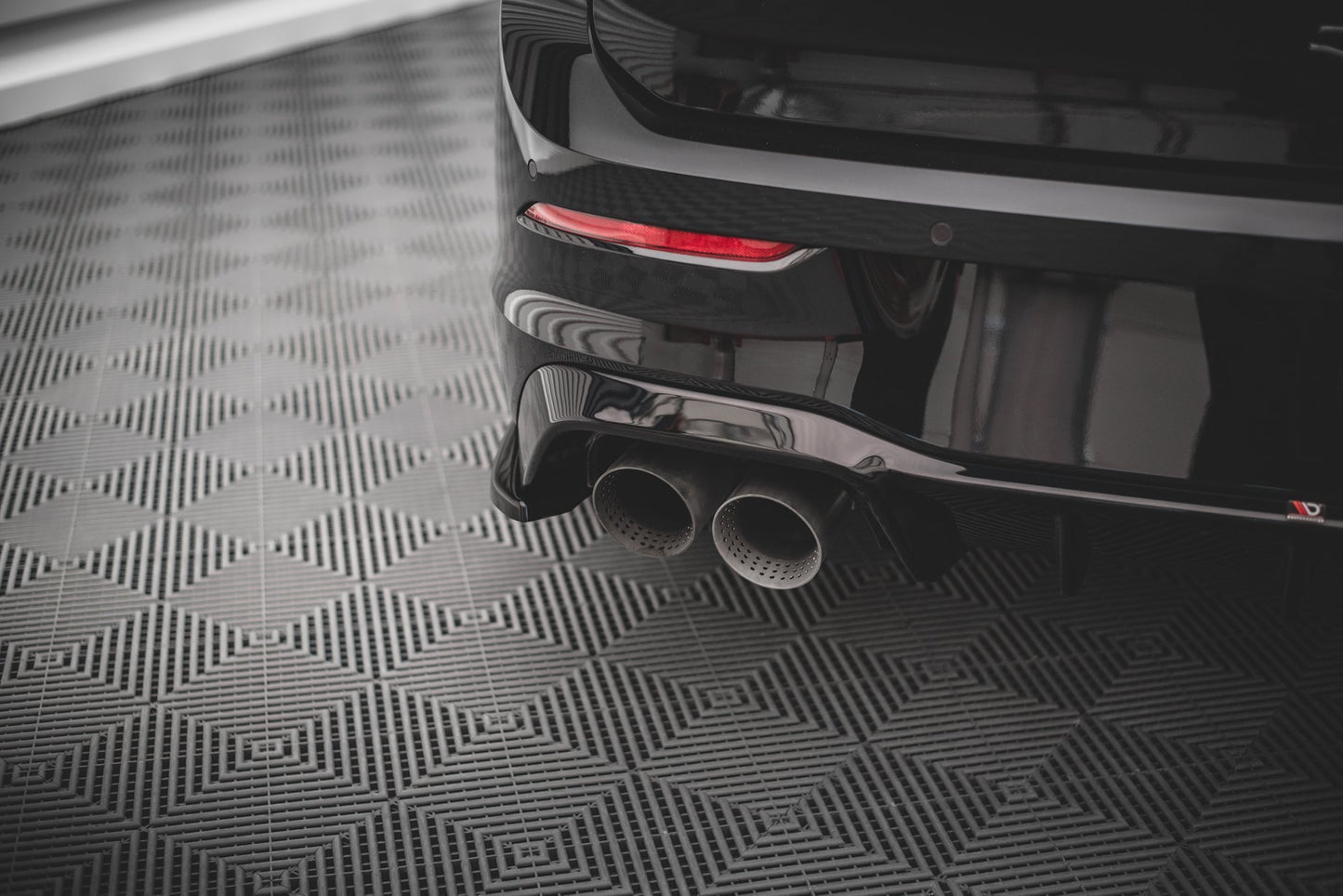 Heck Ansatz Flaps Diffusor V.3 für VW Golf R Mk8 Facelift schwarz Hochglanz