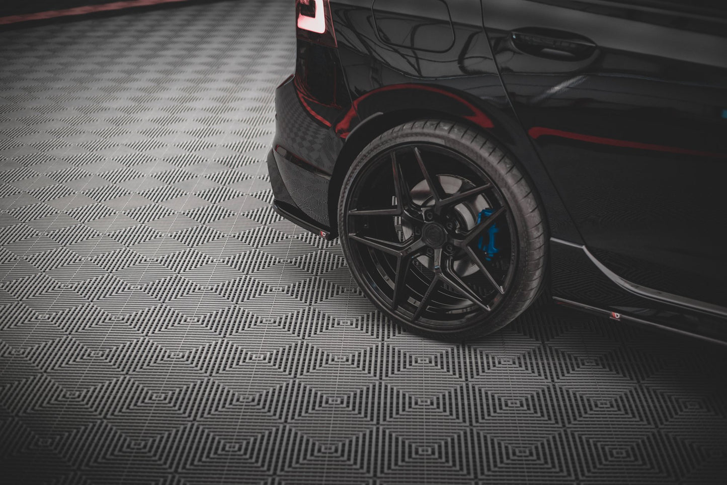 Heck Ansatz Flaps Diffusor V.3 für VW Golf R Mk8 Facelift schwarz Hochglanz