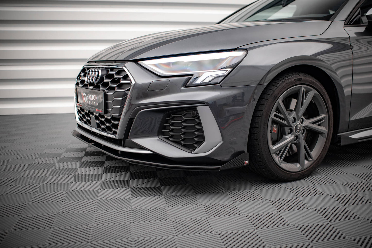 Street Pro Front Ansatz für + Flaps für + Flaps Audi S3 / A3 S-Line 8Y schwarz Hochglanz