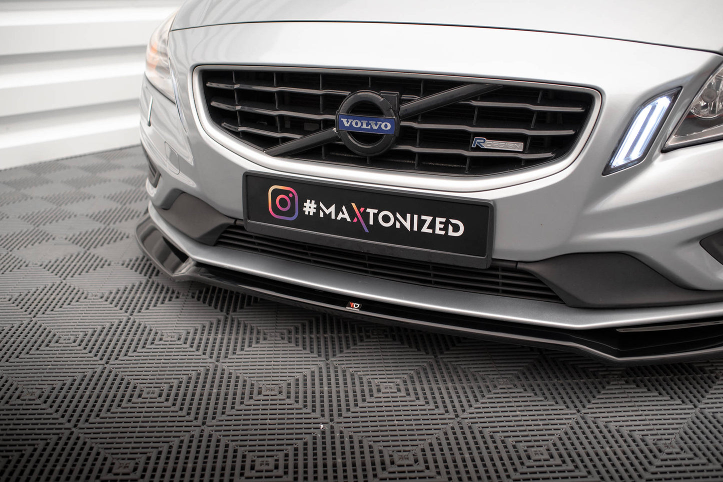 Front Ansatz V.2 für Volvo S60 R-Design Mk2 schwarz Hochglanz