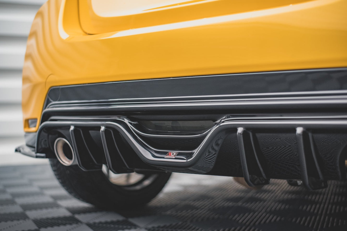 Diffusor Heck Ansatz für Toyota GR Yaris Mk4 schwarz Hochglanz