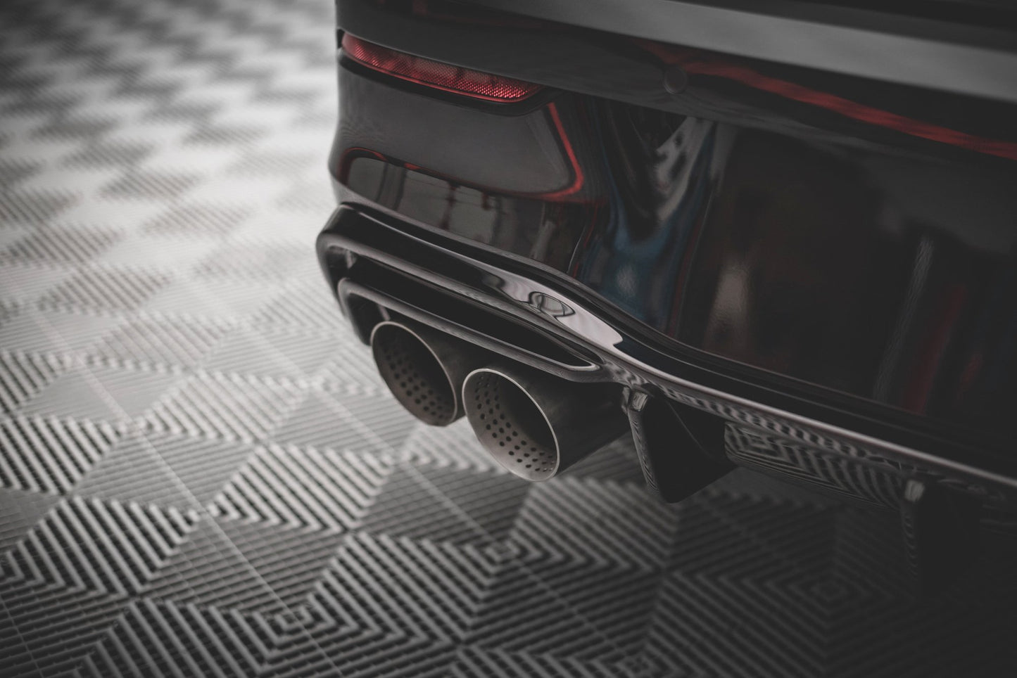 Diffusor Heck Ansatz V.2 für VW Golf R Mk8 Facelift schwarz Hochglanz