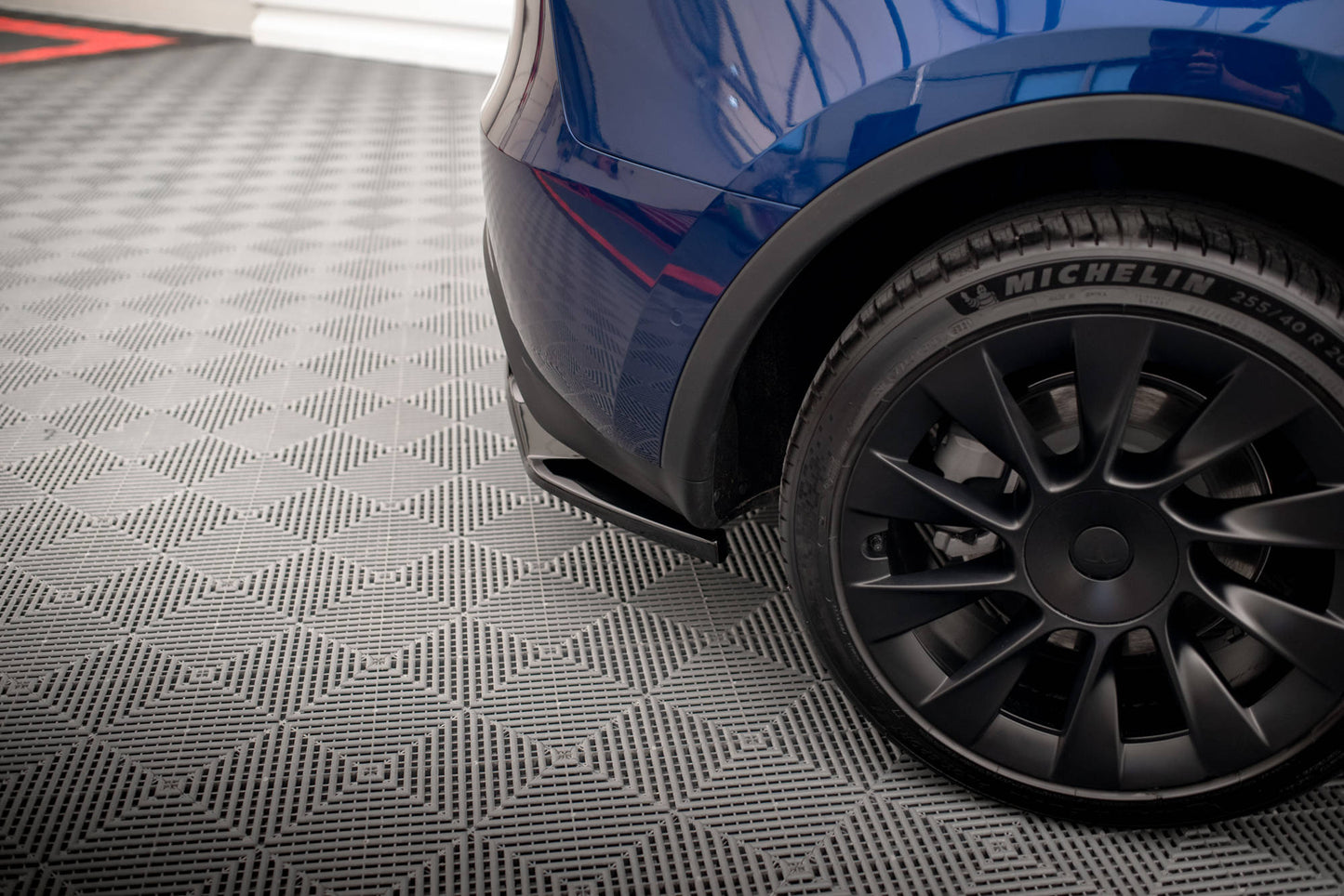 Mittlerer Cup Diffusor DTM Look Heck Ansatz für Tesla Model Y schwarz Hochglanz