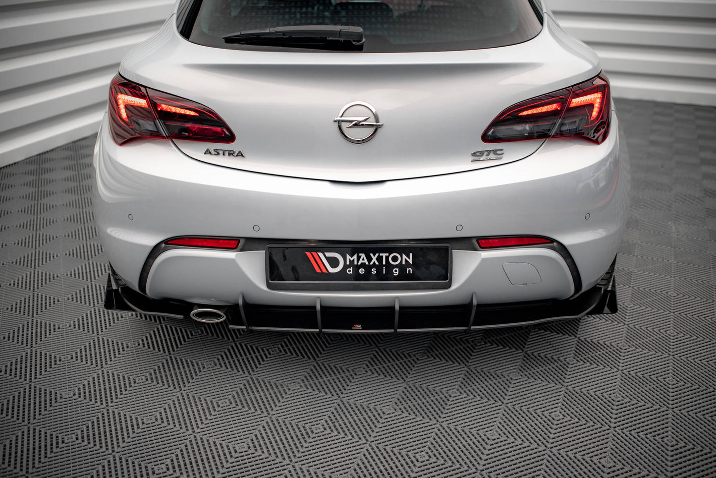Robuste Racing Diffusor Heck Ansatz + Flaps für Opel Astra GTC OPC-Line J schwarz Hochglanz