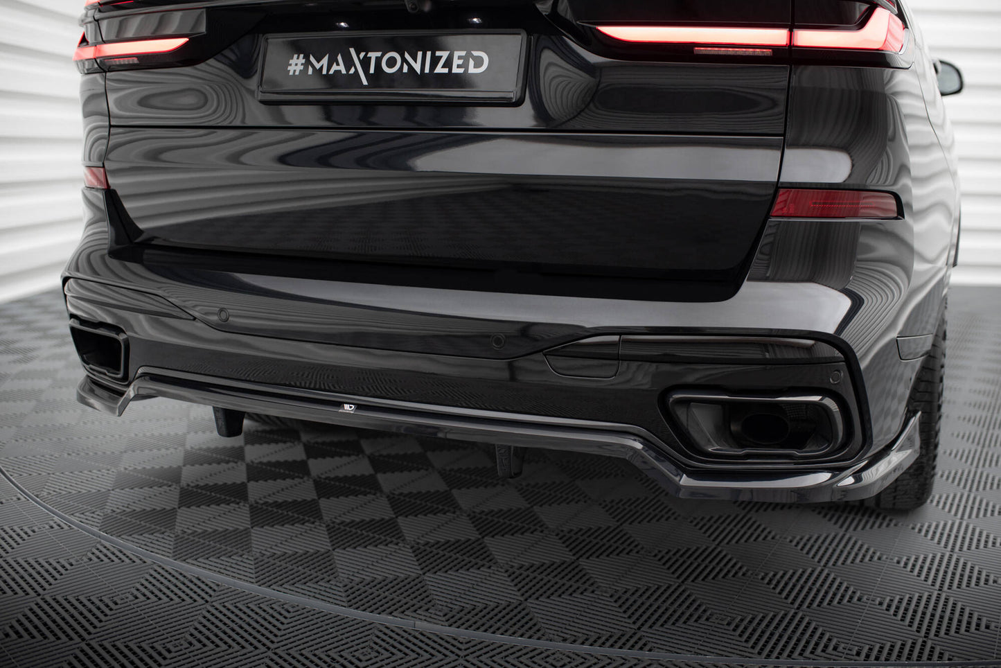 Mittlerer Cup Diffusor DTM Look Heck Ansatz für BMW X7 M-Paket G07 Facelift schwarz Hochglanz
