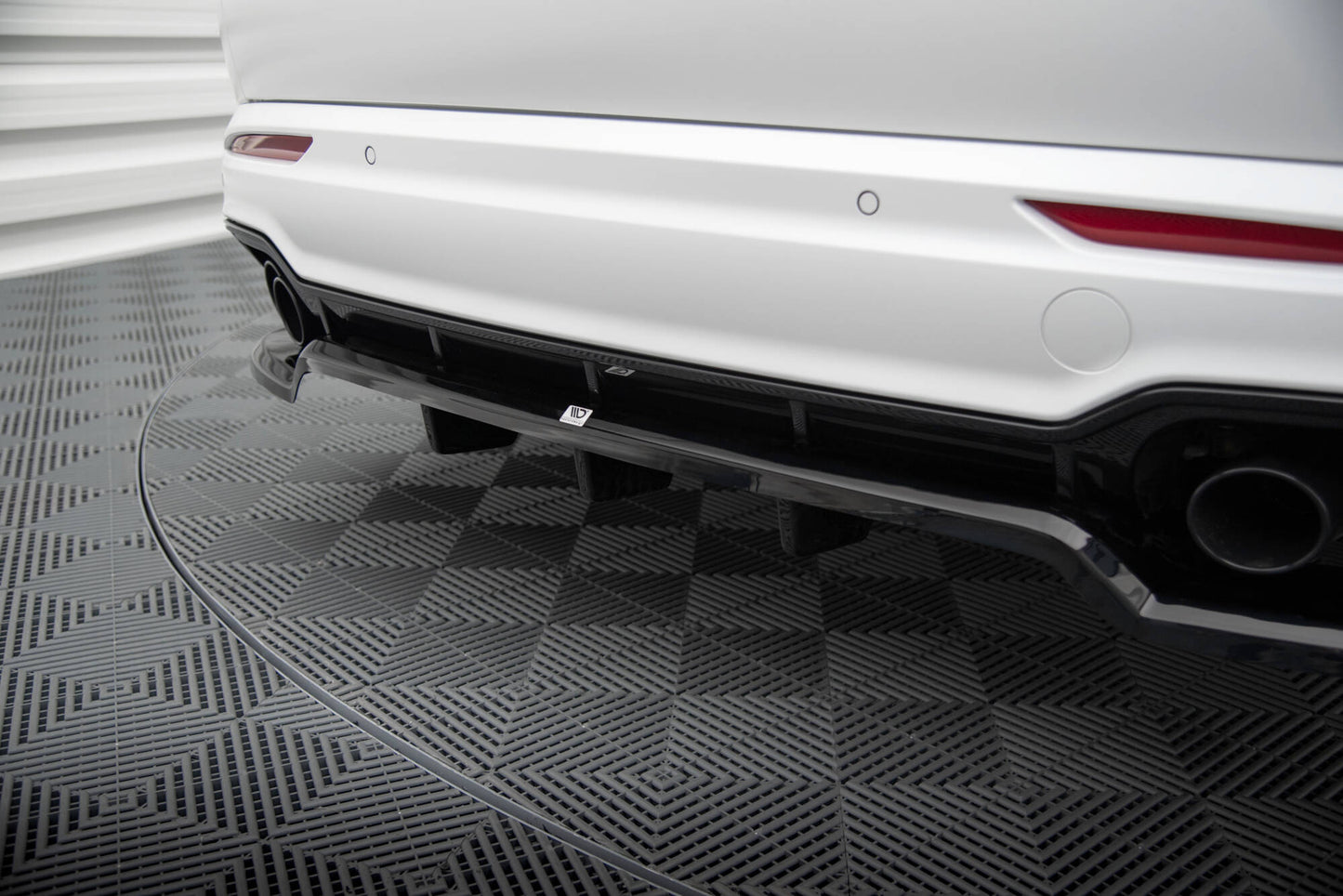Mittlerer Cup Diffusor DTM Look Heck Ansatz für Maserati Grecale GT / Modena Mk1 schwarz Hochglanz