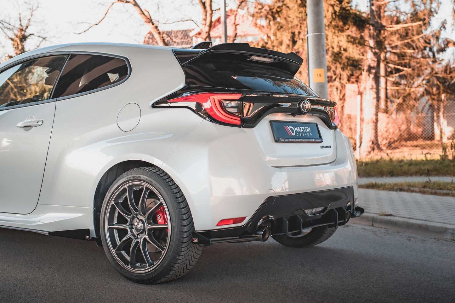 Street Pro Heck Ansatz Flaps Diffusor +Flaps für Toyota GR Yaris Mk4 schwarz Hochglanz