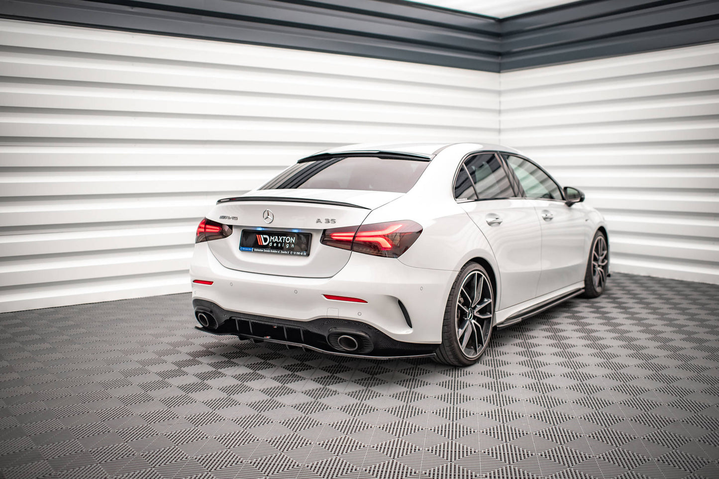Mittlerer Cup Diffusor DTM Look Heck Ansatz für V.1 Mercedes A 35 AMG Limousine V177 schwarz Hochglanz