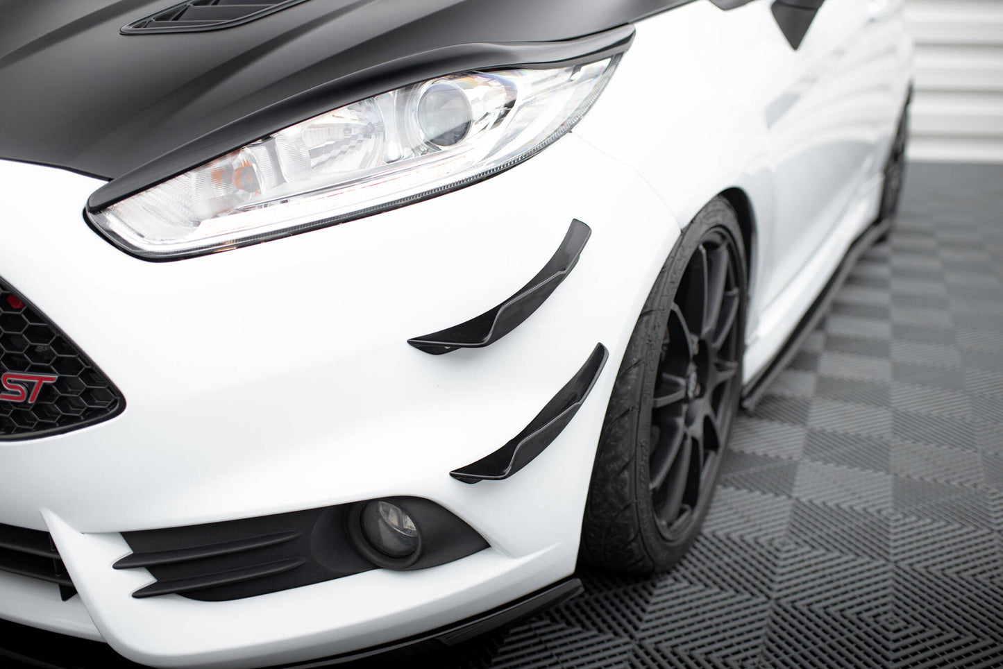 Stoßstangen Flaps Wings vorne Canards für Ford Fiesta 7 ST Facelift