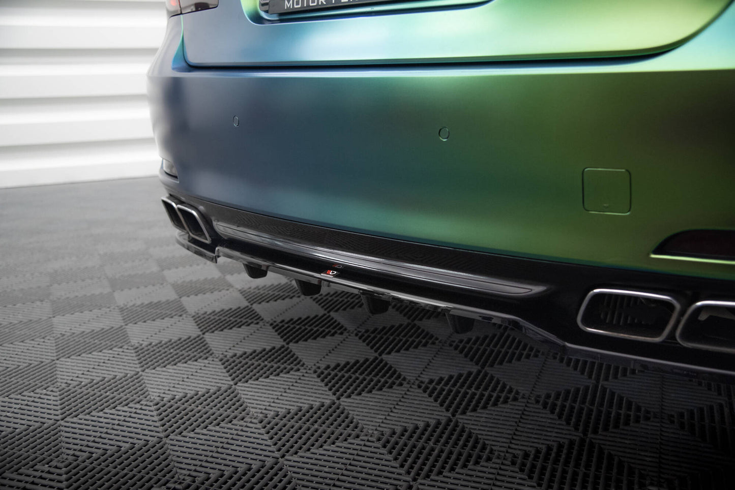 Mittlerer Cup Diffusor DTM Look Heck Ansatz für BMW 7 F01 schwarz Hochglanz