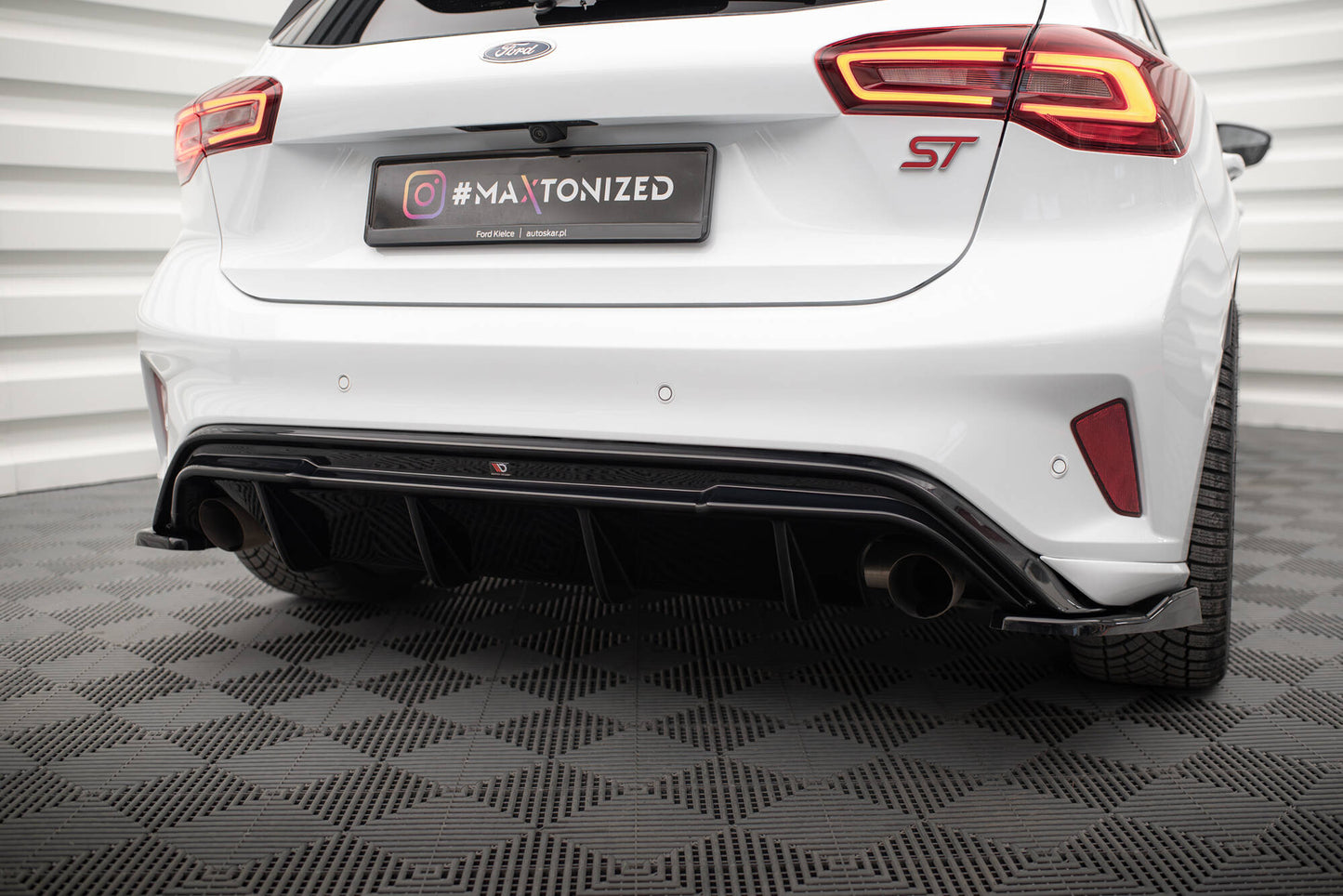 Diffusor Heck Ansatz V.3 für Ford Focus Hatchback ST Mk4 schwarz Hochglanz