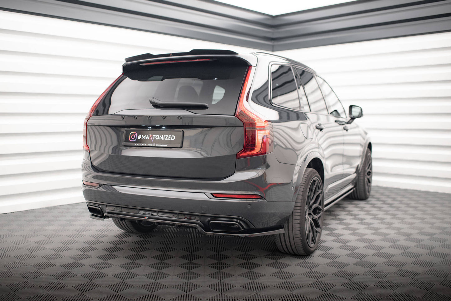 Mittlerer Cup Diffusor DTM Look Heck Ansatz für Volvo XC90 R-Design Mk2 Facelift schwarz Hochglanz