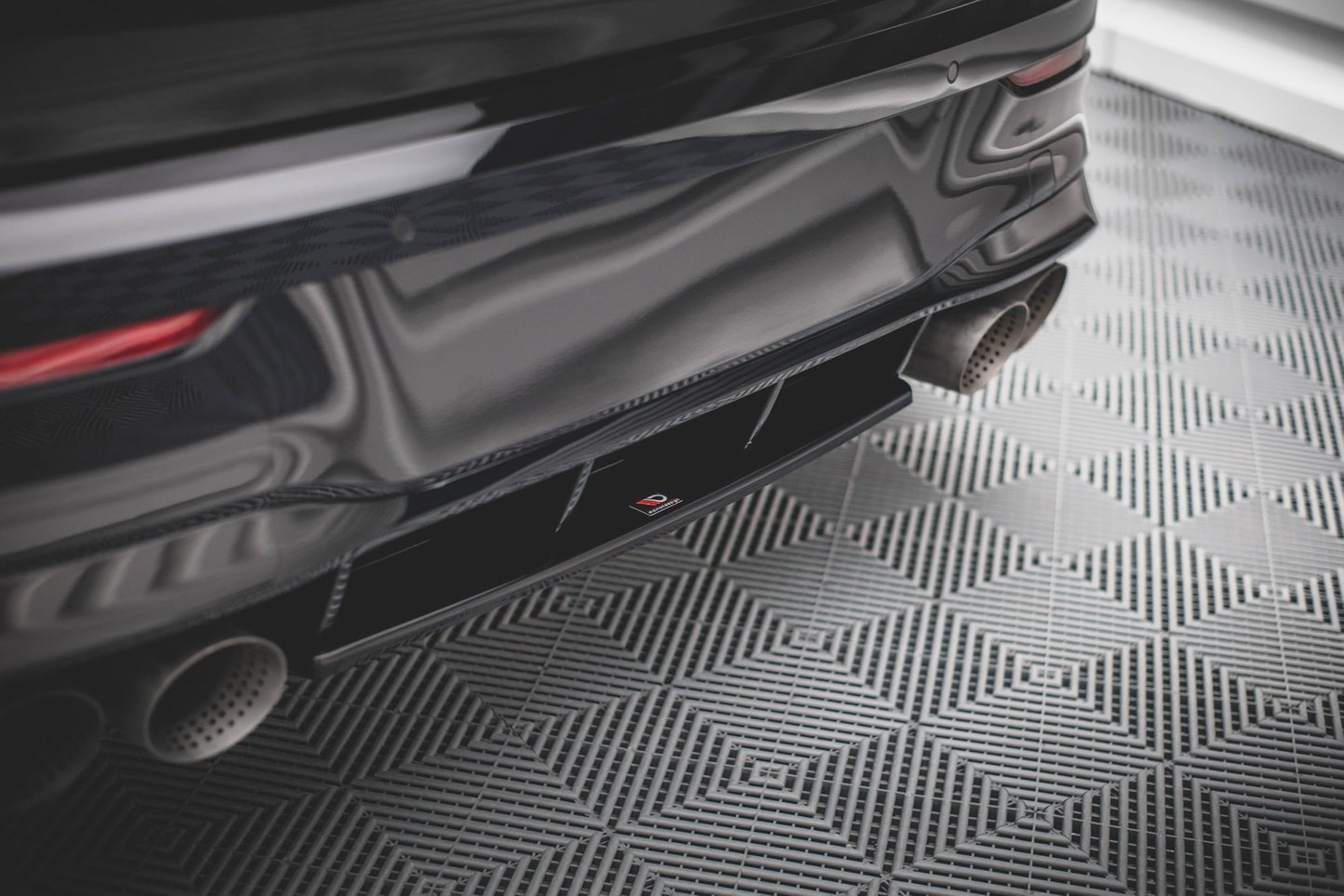 Heckansatz VW Golf R Mk8 schwarz Hochglanz