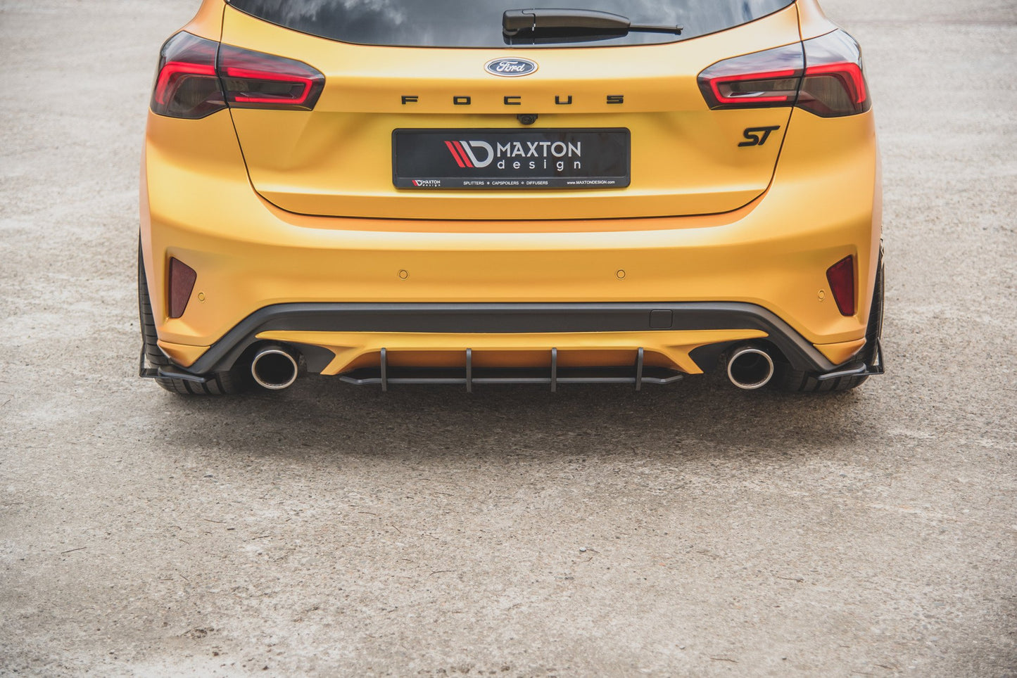 Street Pro Heck Ansatz Flaps Diffusor +Flaps für Ford Focus ST Mk4 schwarz Hochglanz
