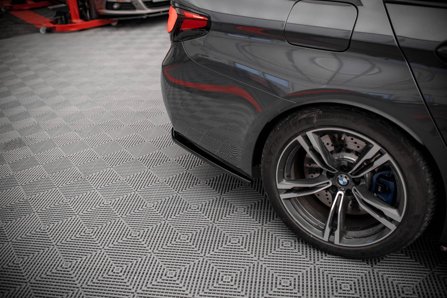 Heck Ansatz Flaps Diffusor für BMW M5 F90 schwarz Hochglanz