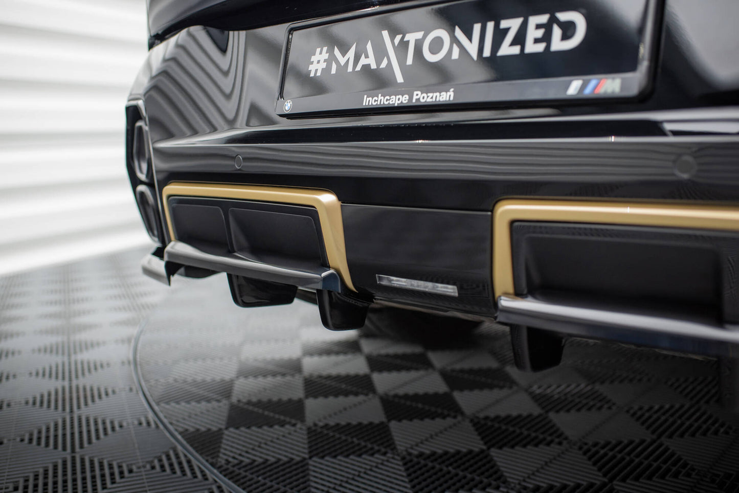Mittlerer Cup Diffusor DTM Look Heck Ansatz für BMW XM G09 schwarz Hochglanz