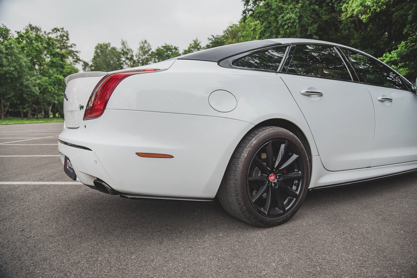 Heck Ansatz Flaps Diffusor für Jaguar XJ R-Sport X351 Facelift schwarz Hochglanz