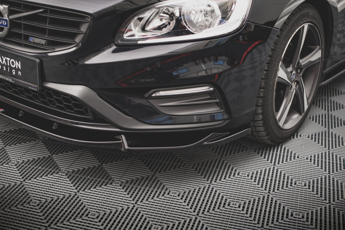 Front Ansatz V.1 für Volvo S60 R-Design Mk2 Facelift schwarz Hochglanz