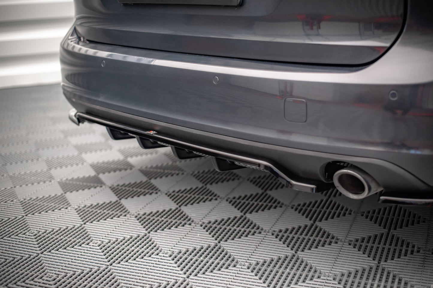 Mittlerer Cup Diffusor DTM Look Heck Ansatz für V.1 Volvo V90 Mk2 schwarz Hochglanz