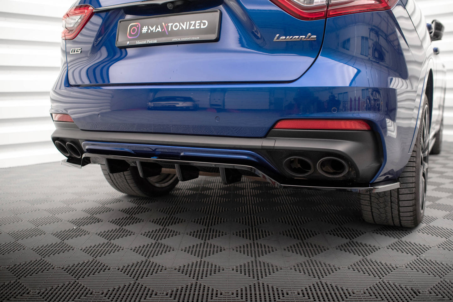 Mittlerer Cup Diffusor DTM Look Heck Ansatz für Maserati Levante GTS Mk1 schwarz Hochglanz